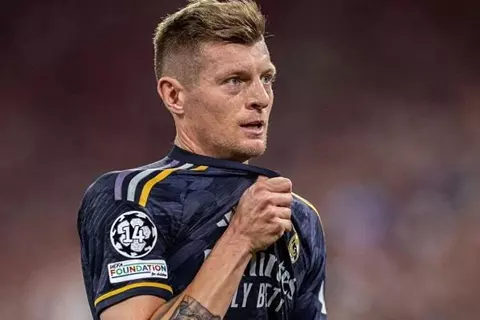 "قد يكون له دورا في المستقبل".. توني كروس لا يستبعد العودة إلى ريال مدريد